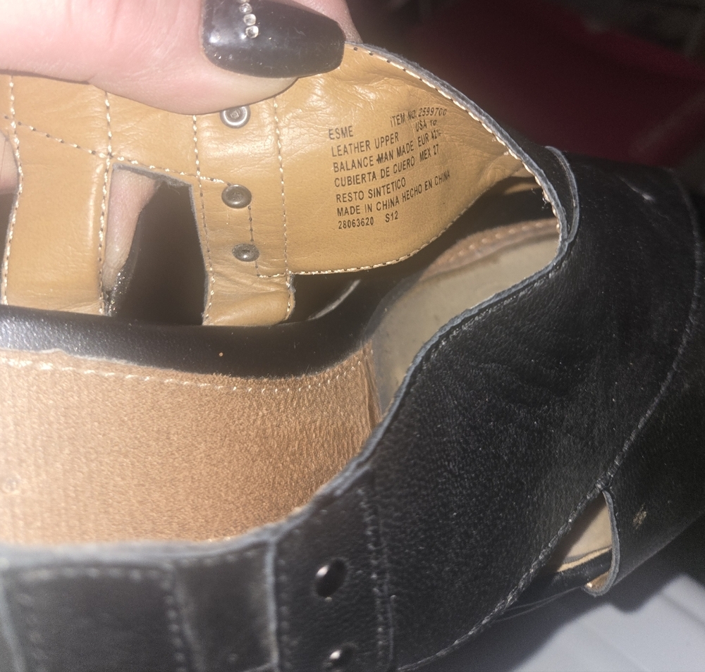 Shoes - Picture 3 of 4